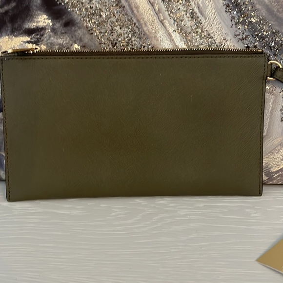 NWT Olive green Michael Kors gold stud wristlet - Picture 4 of 4